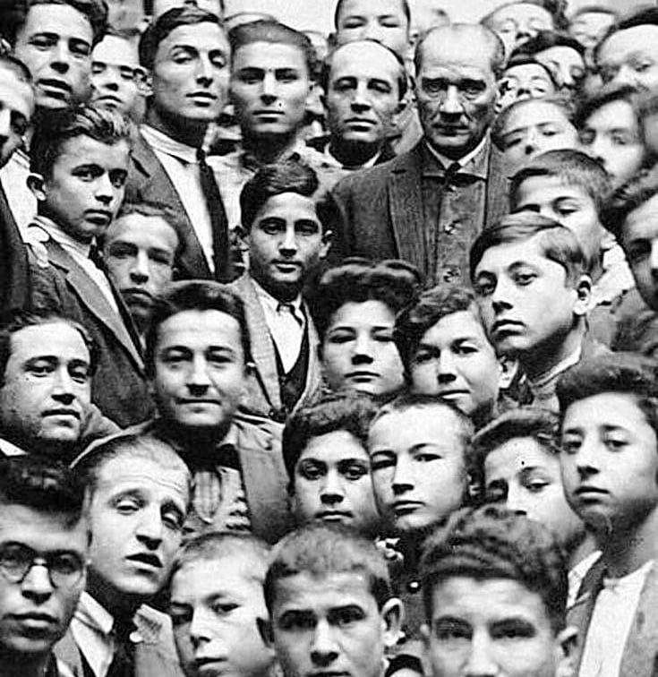 ÖZÜR DİLERİZ PAŞAM, CUMHURİYETİ ANLAYAMADIK, YAŞATAMADIK